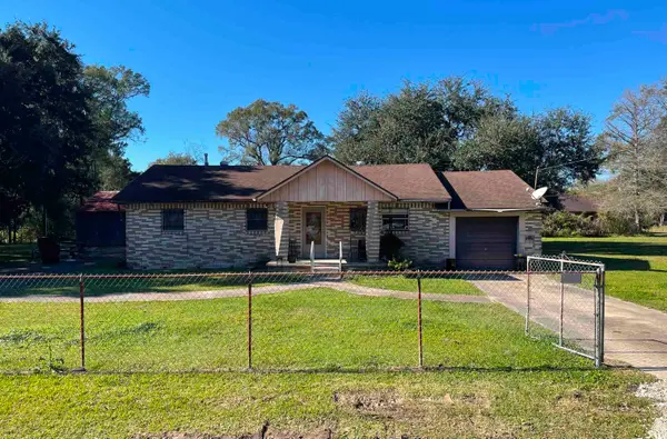 650 Center, Orange, TX 77630