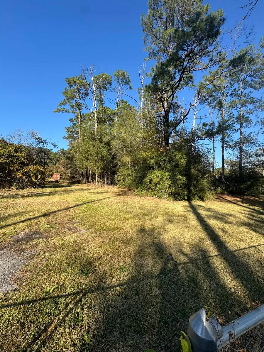 545 Spoonemore Rd, Vidor, TX 77662 - Image #2