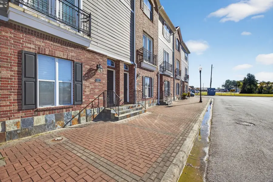 320 Cathedral Sq, Beaumont, TX 77701 - Image #3