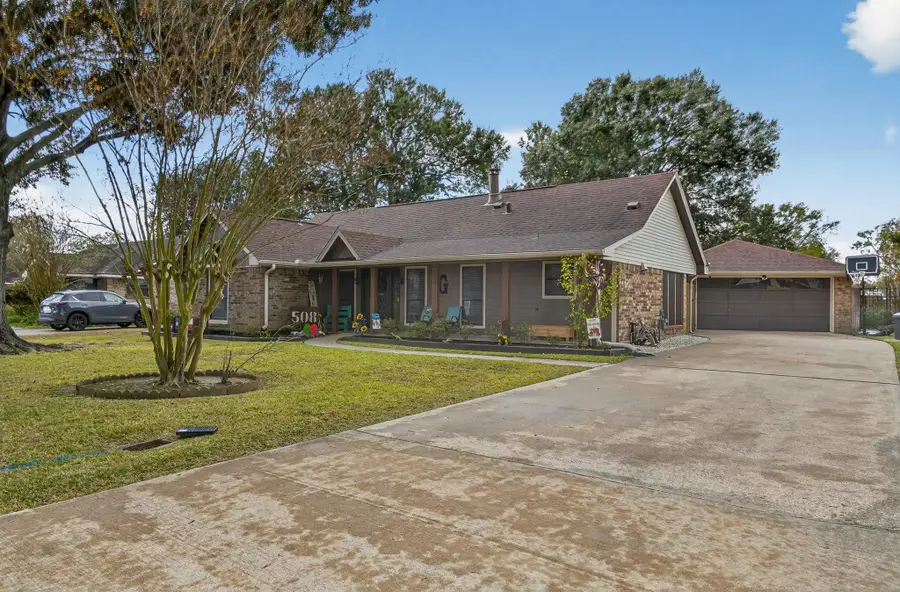 508 S 5 1/2 St, Nederland, TX 77627 - Image #3