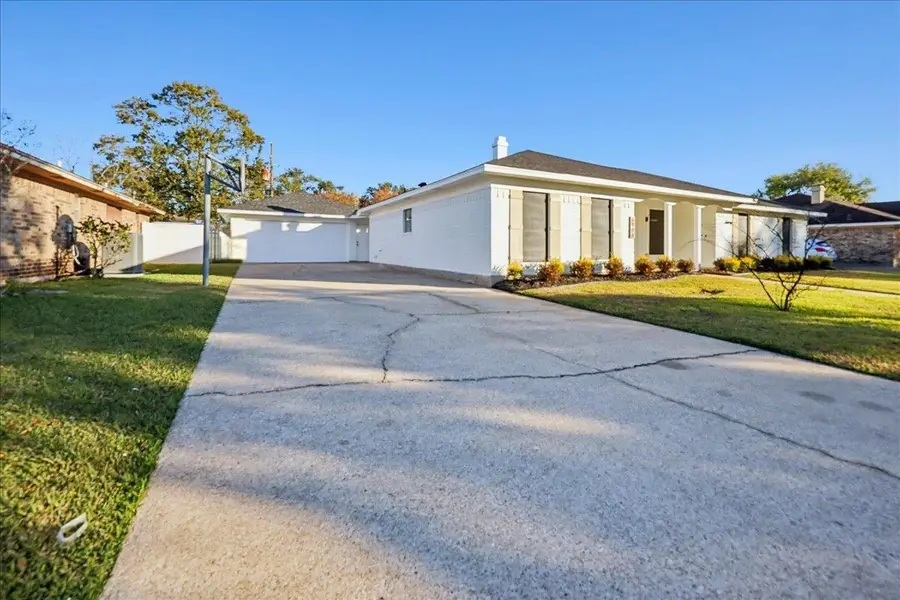 6990 Killarney Dr, Beaumont, TX 77706 - Image #2