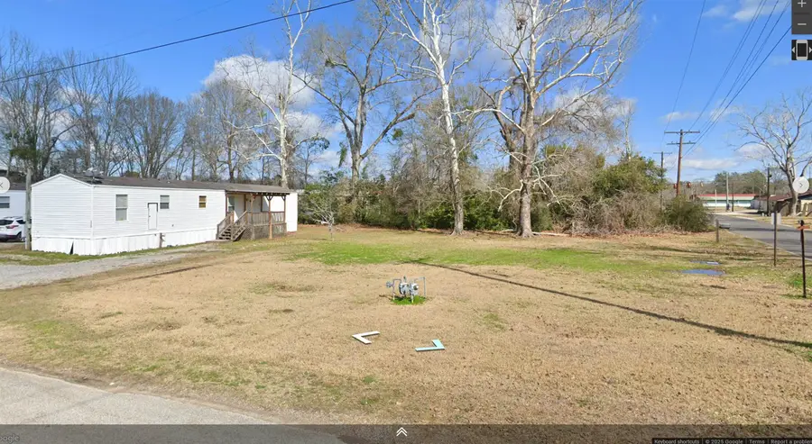 235 Hickory st, Kountze, TX 77625 - Image #2