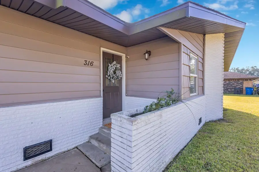 316 Linda, Bridge City, TX 77611 - Image #2