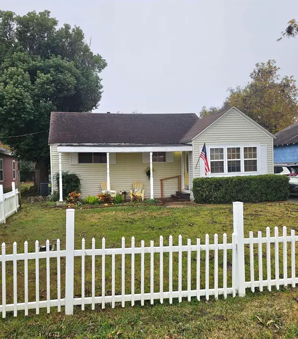 916 S 12th, Nederland, TX 77627