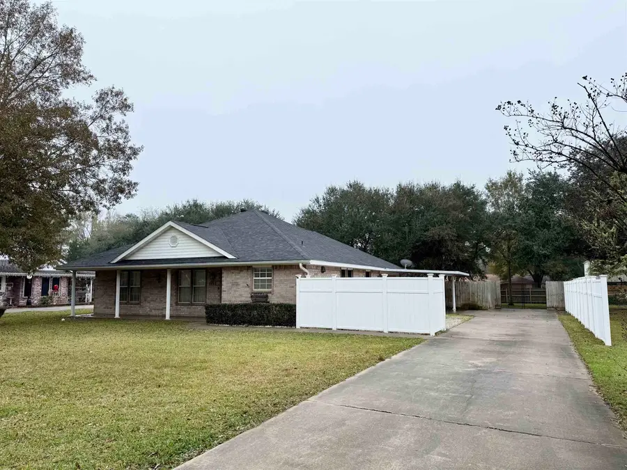 1010 Rebecca Ln, Bridge City, TX 77611 - Image #2