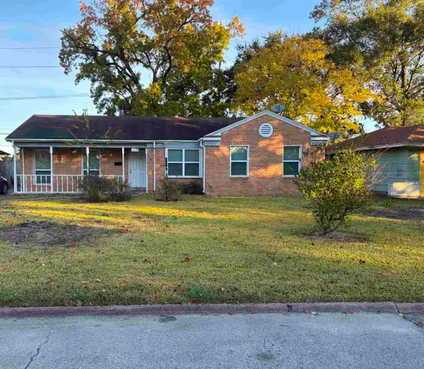 3670 Holland Dr, Beaumont, TX 77707