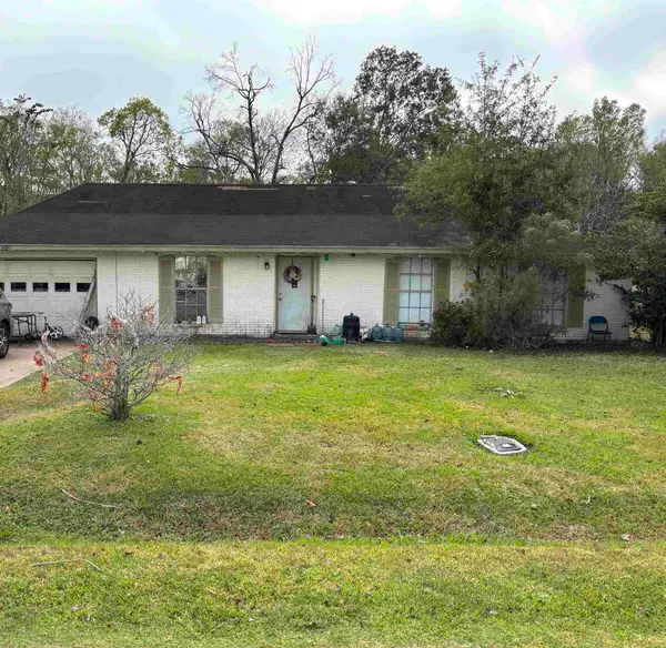 4895 Belmont St, Beaumont, TX 77707