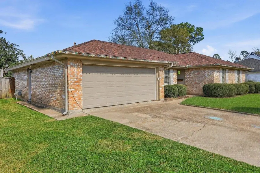 1908 Thousand Oaks Drive, Orange, TX 77632 - Image #2