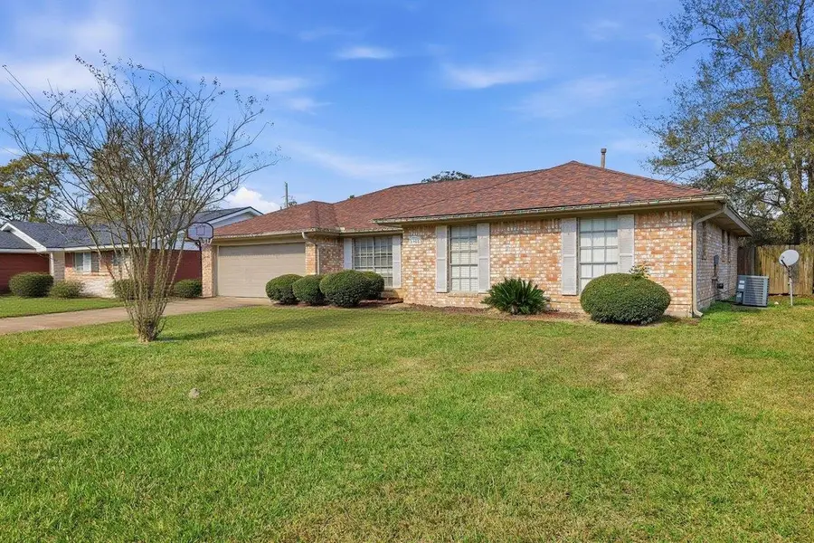 1908 Thousand Oaks Drive, Orange, TX 77632 - Image #3