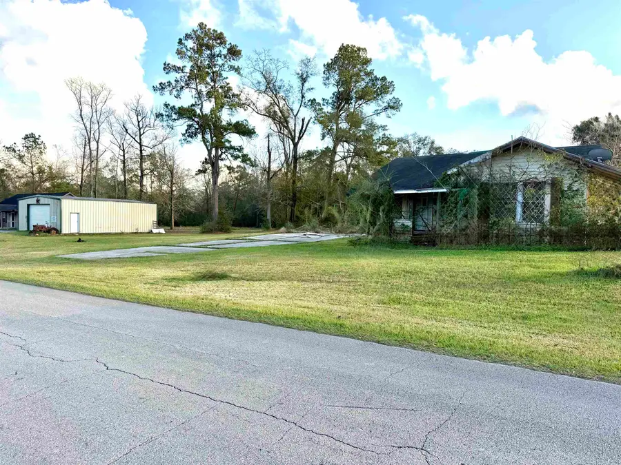 865 Goliad St, Vidor, TX 77662 - Image #2