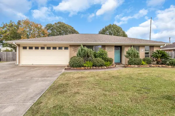 714 Alpine Dr, Port Neches, TX 77651