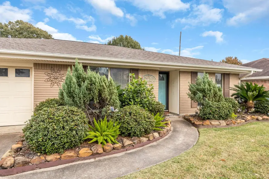 714 Alpine Dr, Port Neches, TX 77651 - Image #2