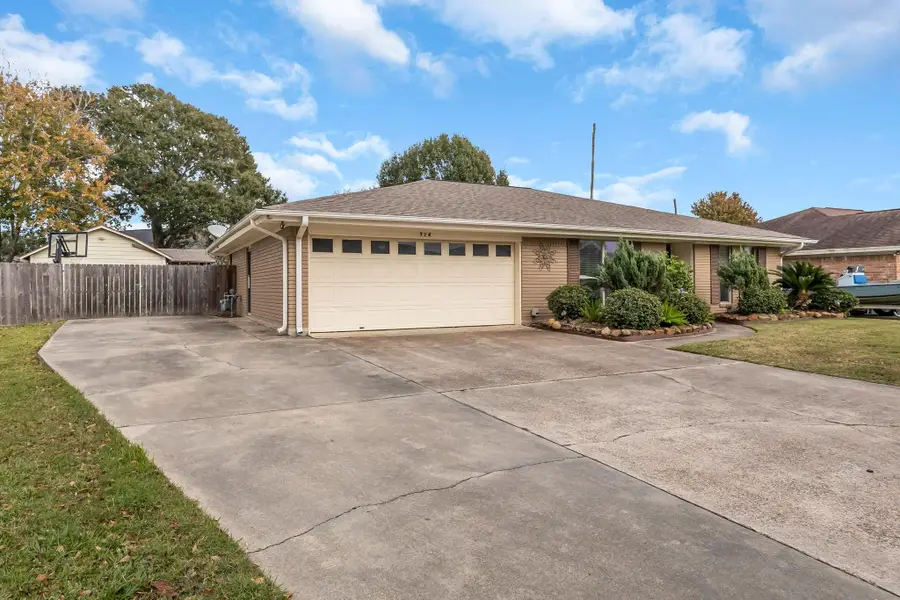 714 Alpine Dr, Port Neches, TX 77651 - Image #3