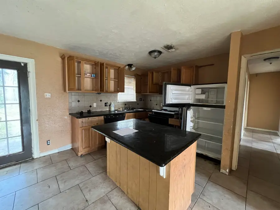 355 Clemmons, Beaumont, TX 77707 - Image #3