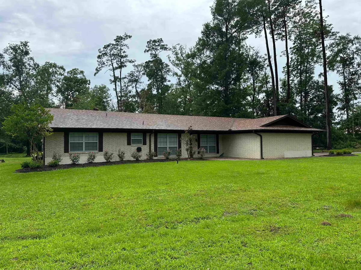 110 Plantation Dr, Silsbee, TX 77656 - Image #1