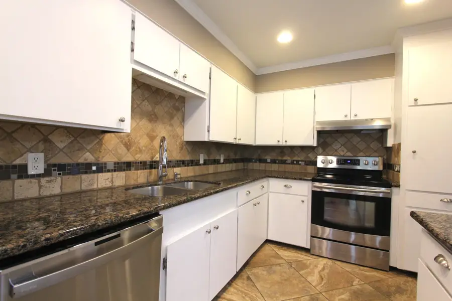 110 Plantation Dr, Silsbee, TX 77656 - Image #2