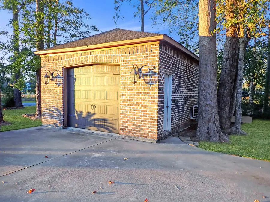 207 Thomas Rd, Lumberton, TX 77657 - Image #3
