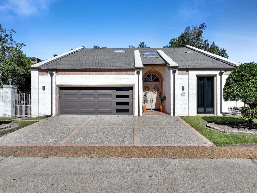 220 Summerwood St, Beaumont, TX 77706 - Image #2