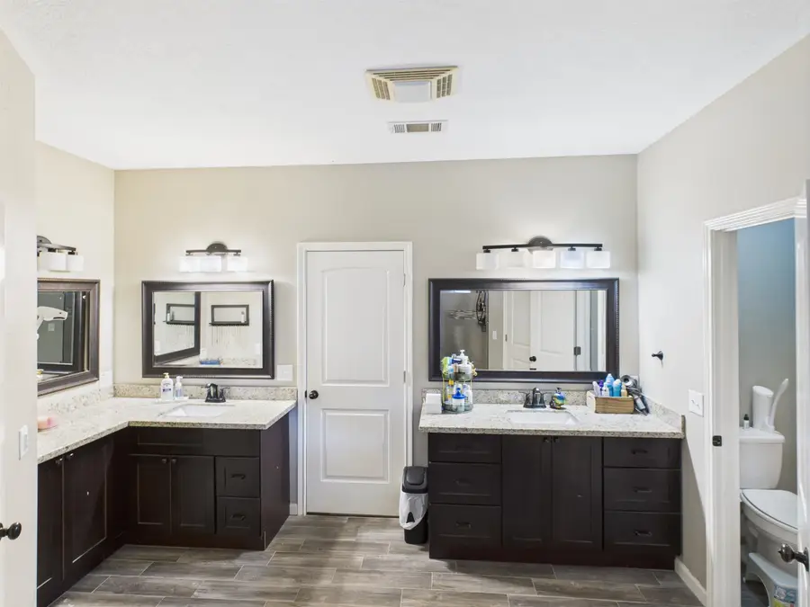 7090 Carroll Ln, Beaumont, TX 77713 - Image #3