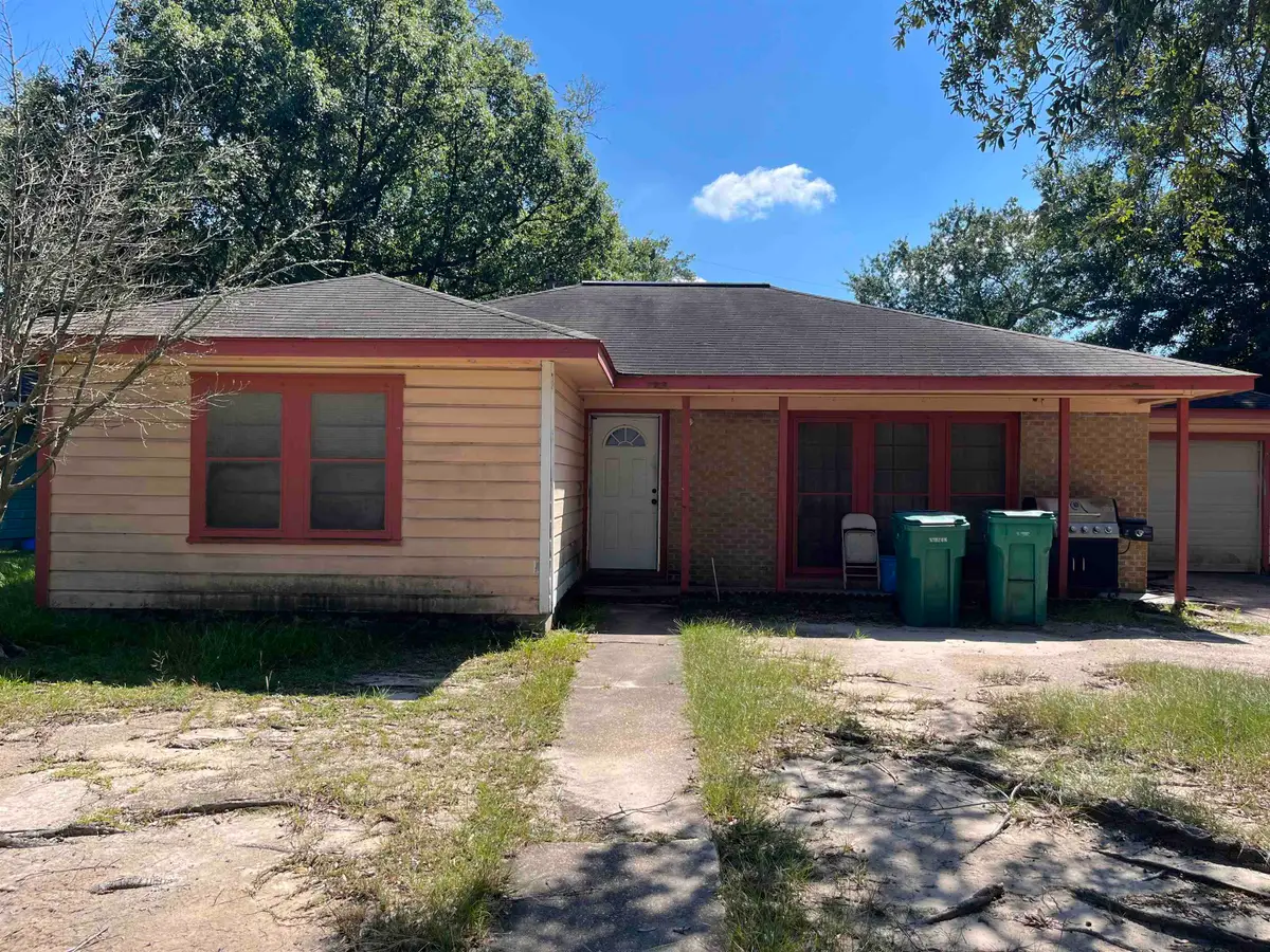 1033 Clairmont, Orange, TX 77630 - Image #1