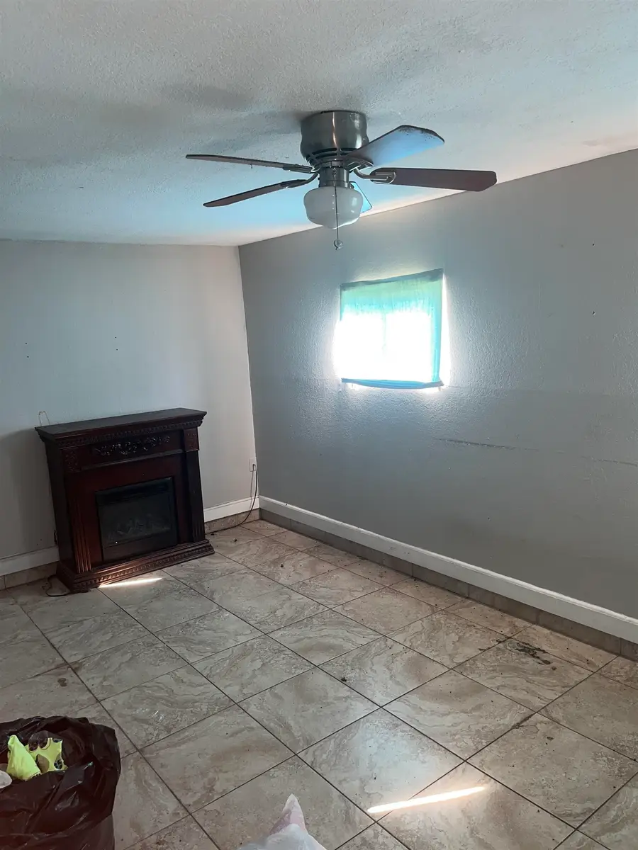 1033 Clairmont, Orange, TX 77630 - Image #2