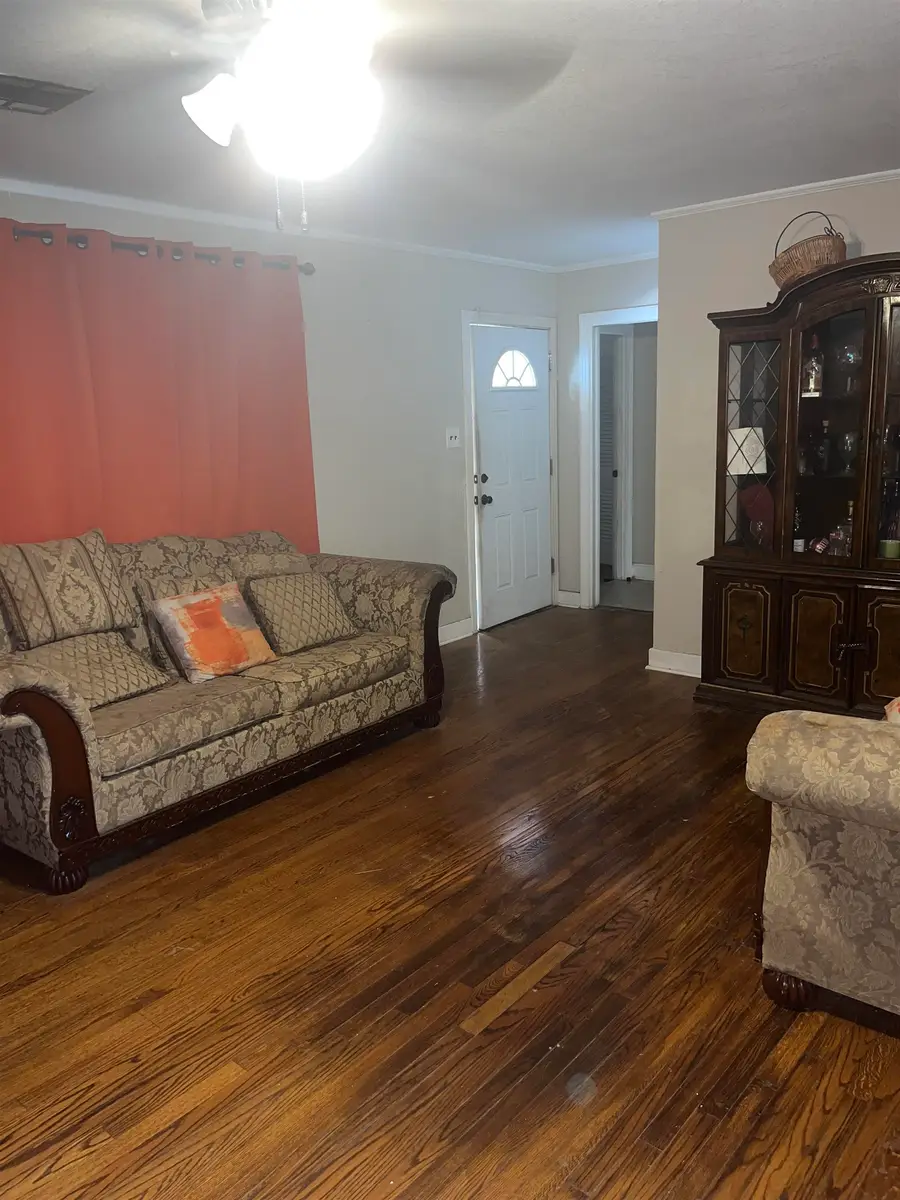 1033 Clairmont, Orange, TX 77630 - Image #3