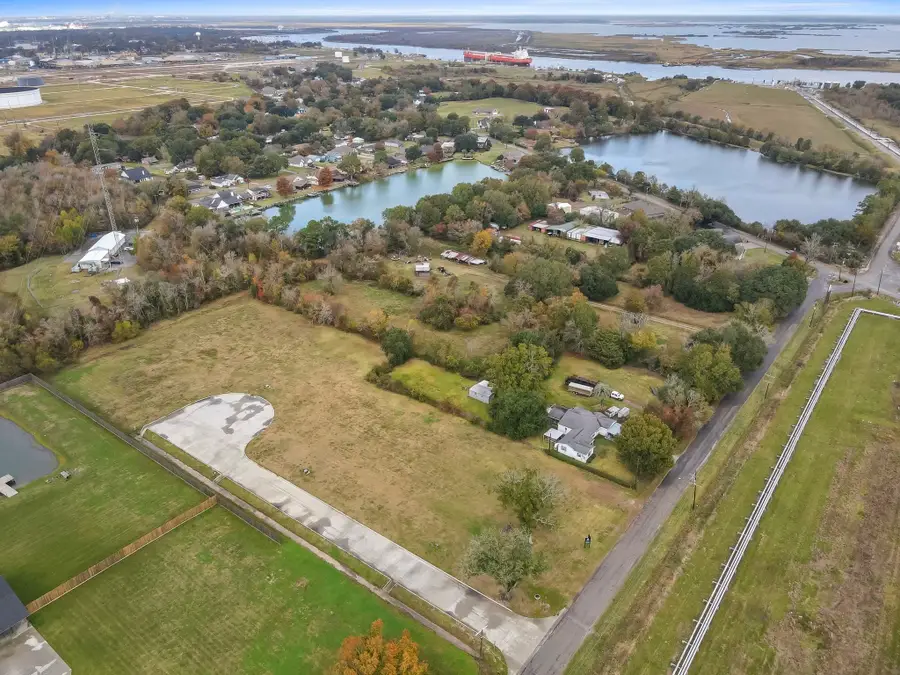 1134 Guidry Lane, Port Neches, TX 77651 - Image #3