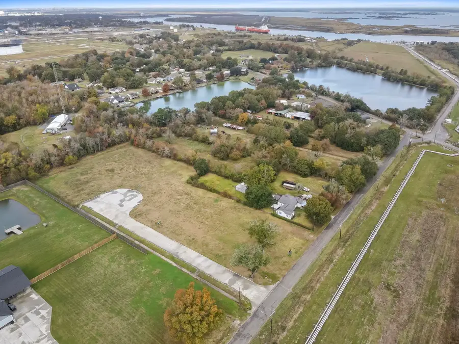 1120 Guidry Lane, Port Neches, TX 77651 - Image #3