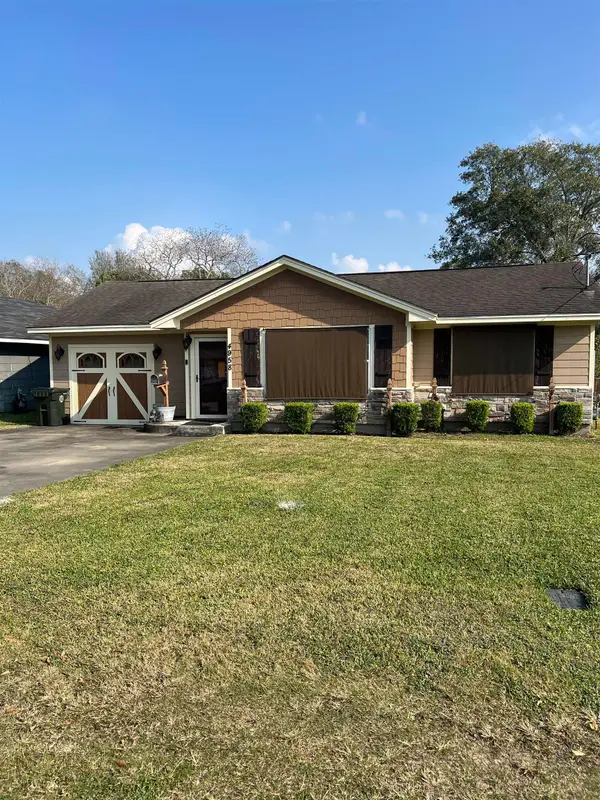 4958 Cleveland Ave, Groves, TX 77619