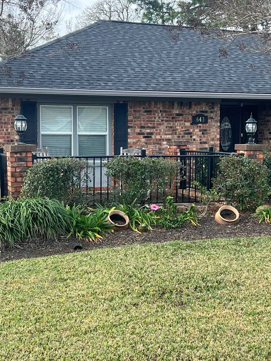 643 Victor Dr, Port Neches, TX 77651 - Image #2