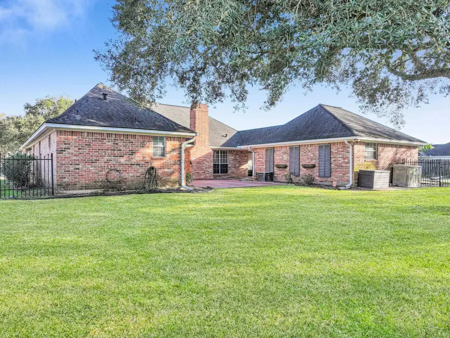 3910 Cypress Point Dr, Beaumont, TX 77707 - Image #3