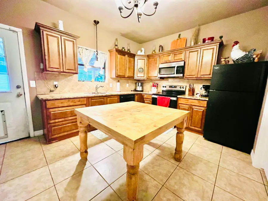 147 County road 817, Buna, TX 77612 - Image #3