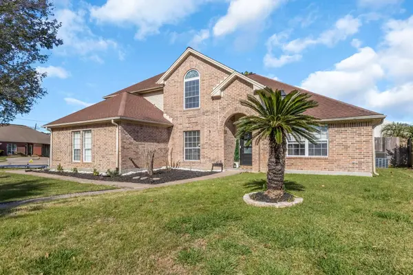1415 Arbor Ct, Nederland, TX 77627