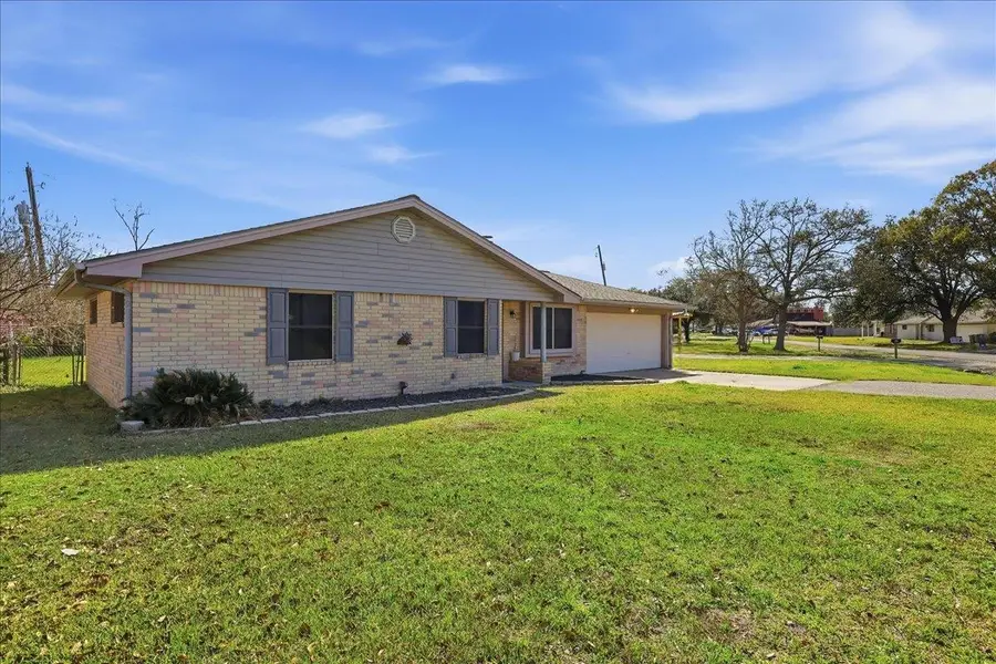 403 David St., Bridge City, TX 77611 - Image #2