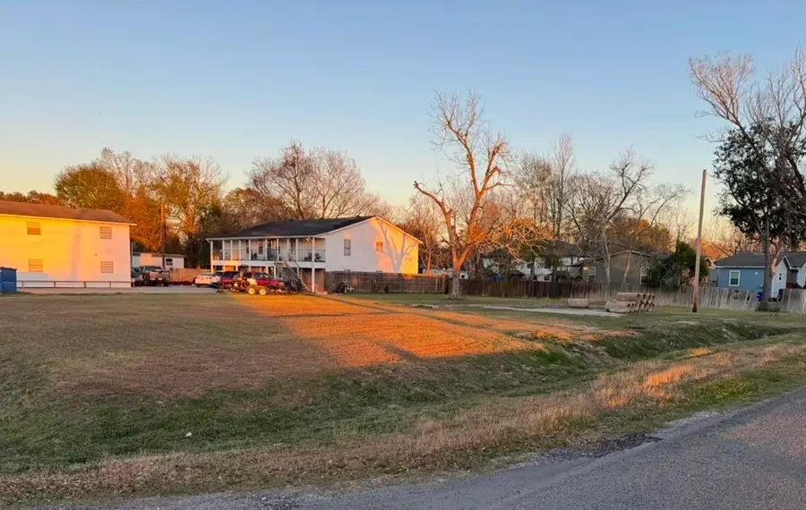 145 8th Ave., Nederland, TX 77627 - Image #2