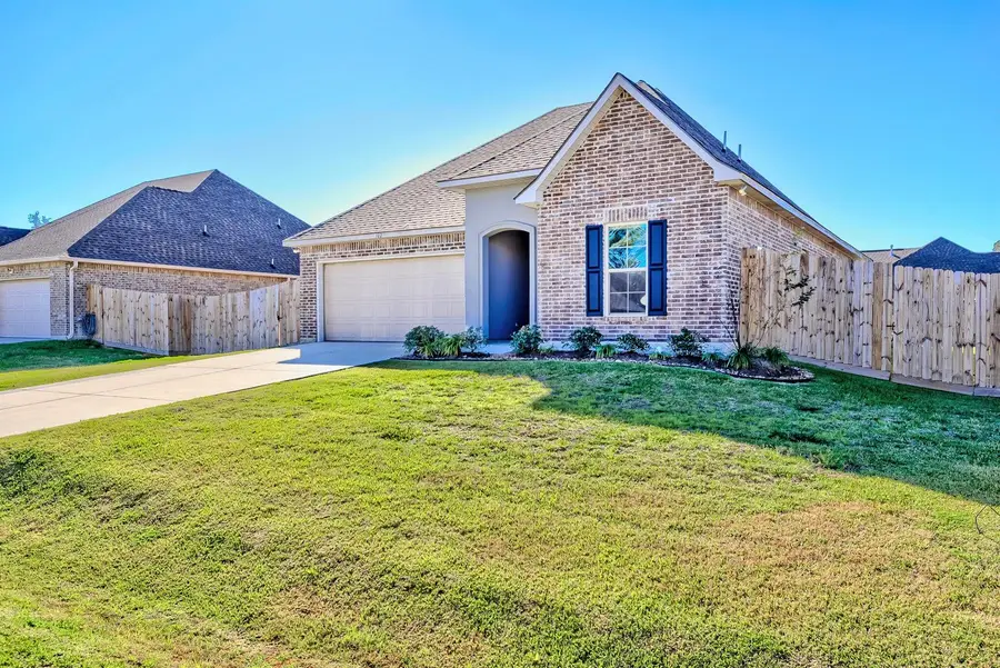 102 Hayden Lane, Bridge City, TX 77611 - Image #2