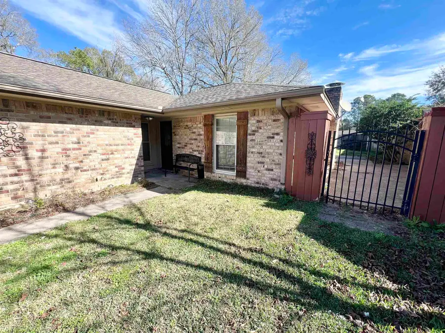 6630 Forest Trail Cir, Beaumont, TX 77713 - Image #2