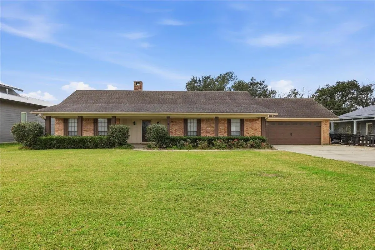 8030 Holmes Rd, Nederland, TX 77627 - #1