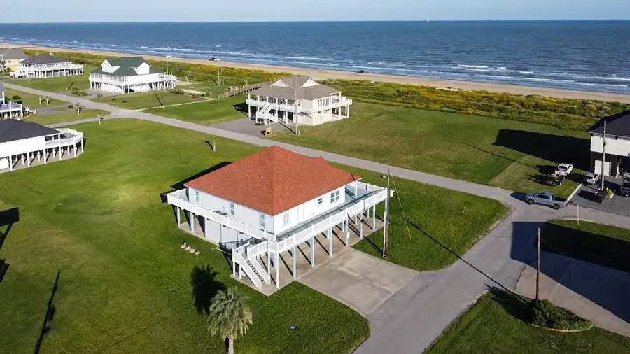 808 Camino Dr, Crystal Beach, TX 77650 - #3