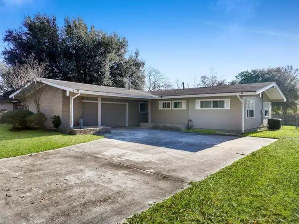 5116 Woodlawn Drive, Groves, TX 77619