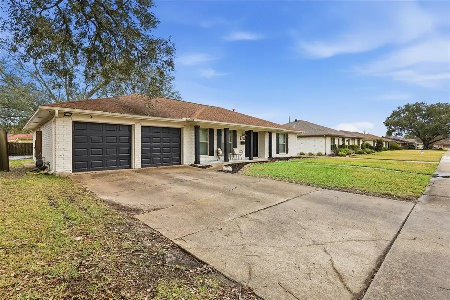 2730 S Kitchen Dr, Port Neches, TX 77651 - Image #2