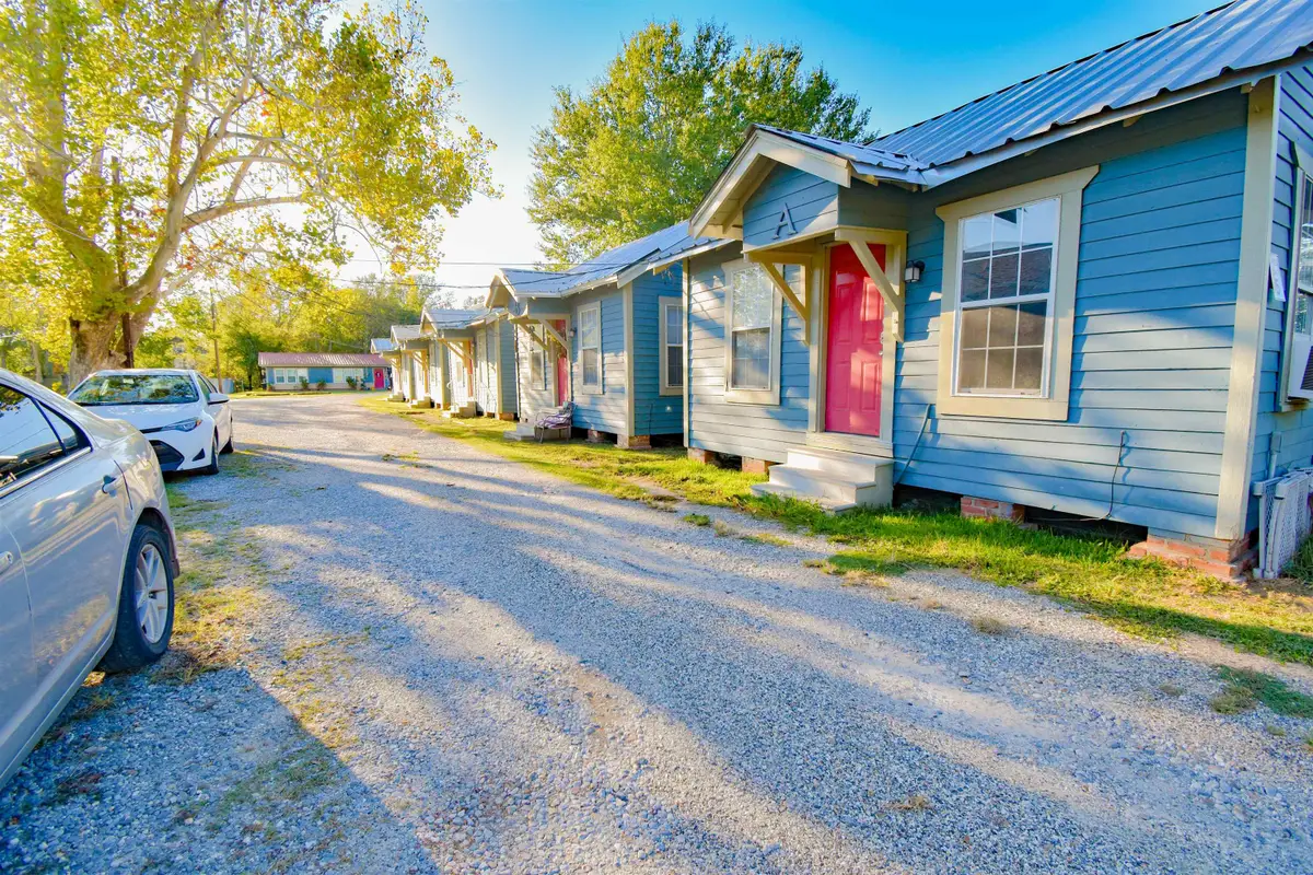 210 College St, Orange, TX 77630 - #1