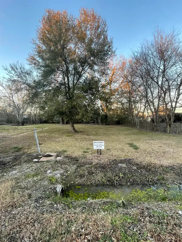 3674 Edmonds Ave, Beaumont, TX 77705