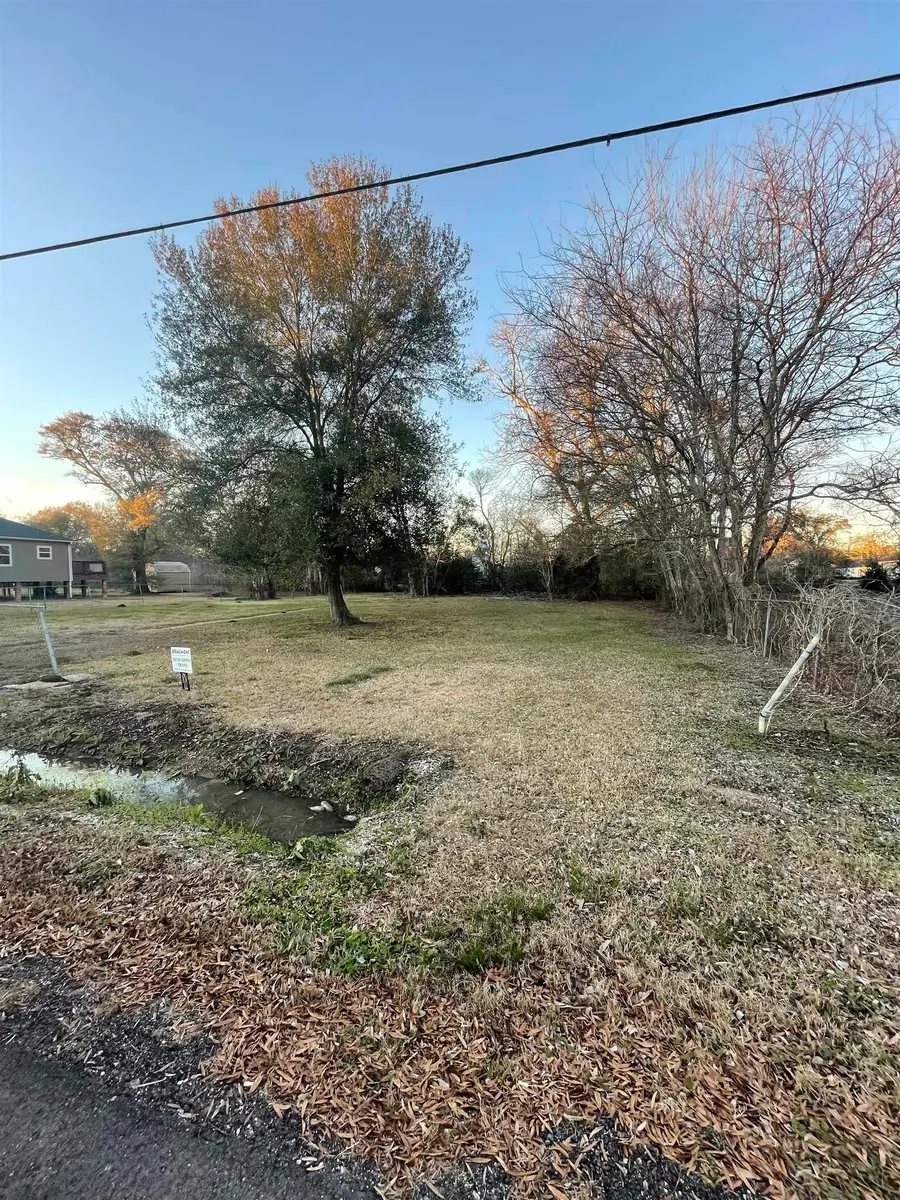 3674 Edmonds Ave, Beaumont, TX 77705 - Image #2