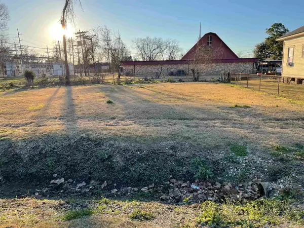 1085 Center Street, Beaumont, TX 77701