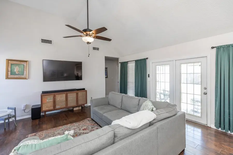 2701 Terrace Circle, West Orange, TX 77630 - Image #3