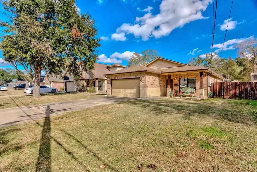 1133 West Dr, Port Neches, TX 77651 - #2