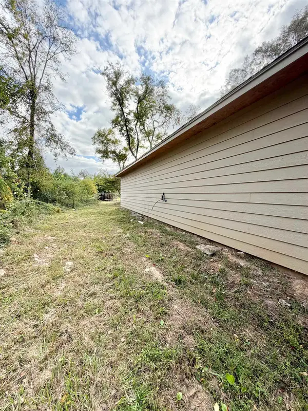 2125 Gill St., Beaumont, TX 77703