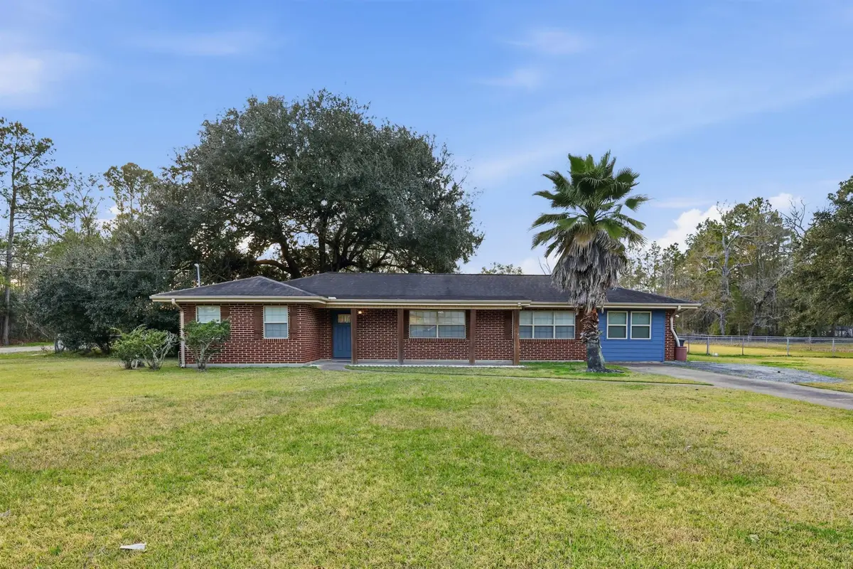 390 Woodlawn St, Vidor, TX 77662 - #1