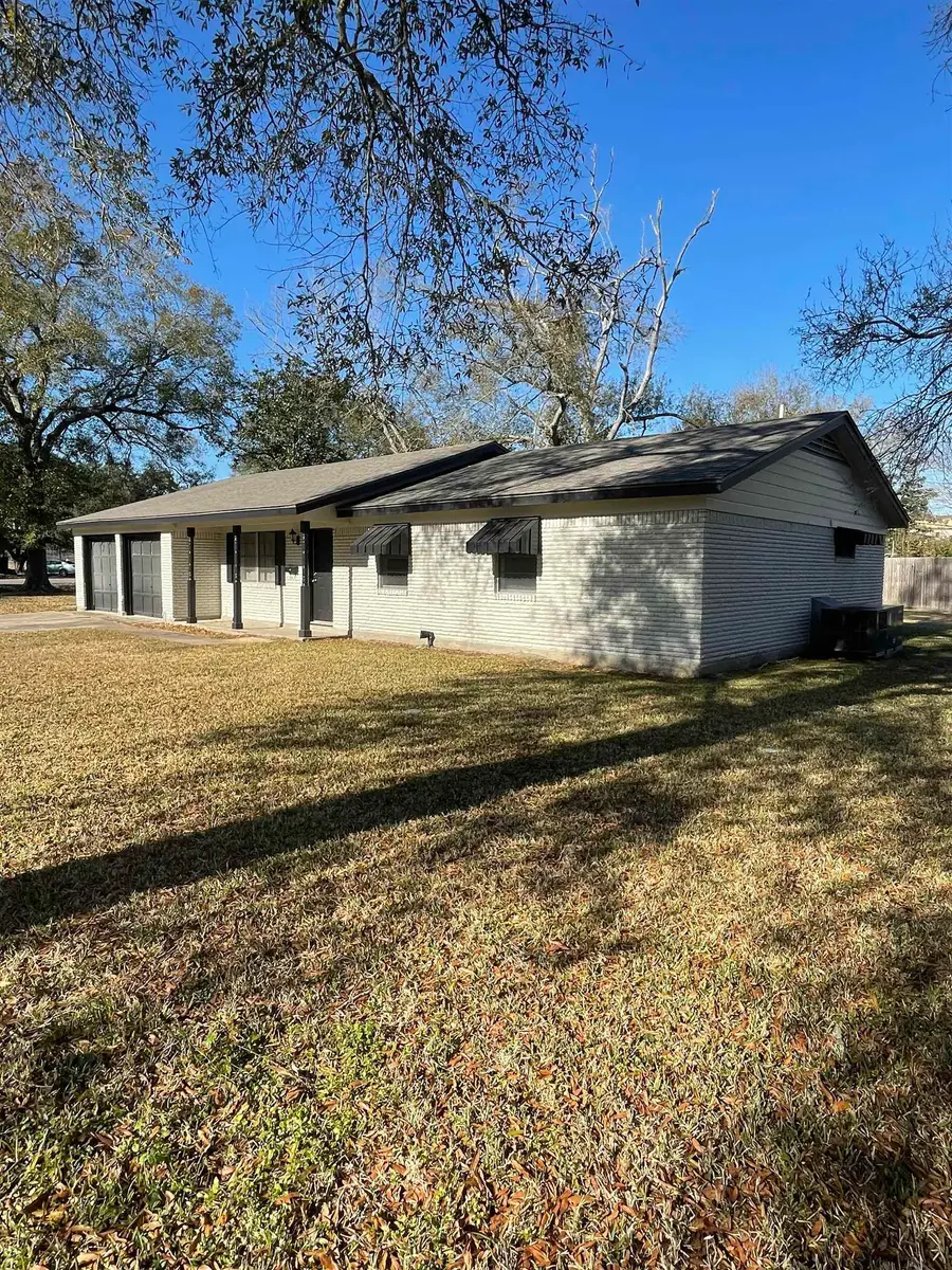 390 Bradford Dr, Beaumont, TX 77706 - Image #2